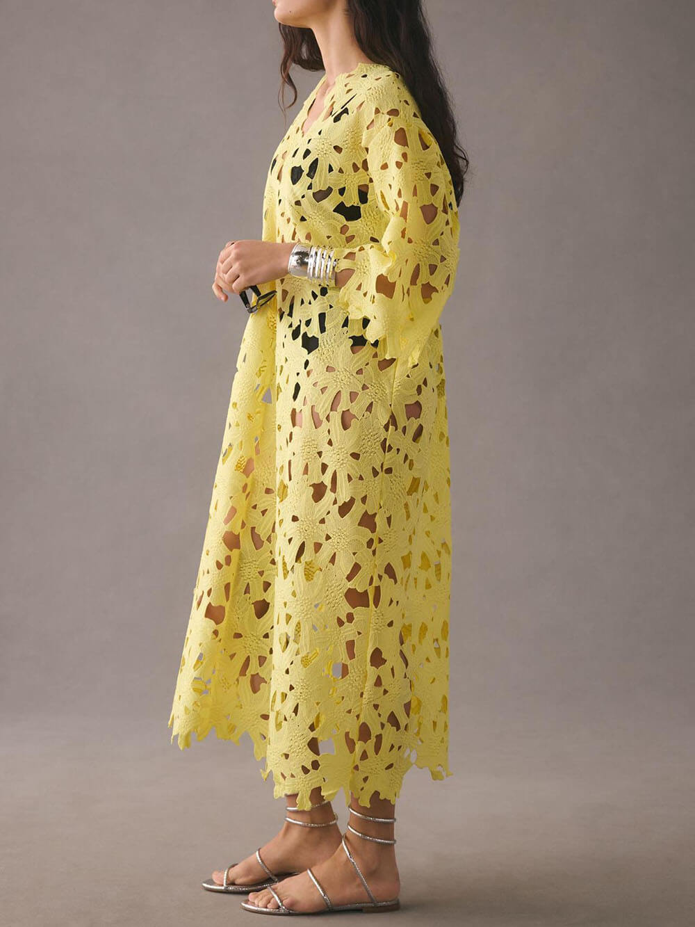 Raquel | Langärmeliges Midikleid mit floralen Ösen