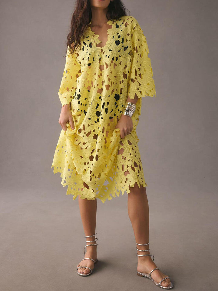 Raquel | Langärmeliges Midikleid mit floralen Ösen
