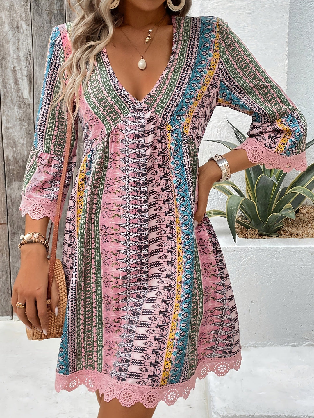 Sofie | V-Ausschnitt-Kleid mit Spitzendetail