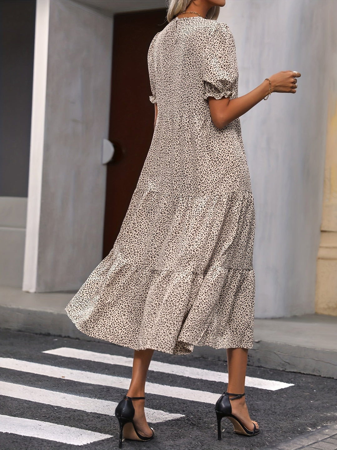 Esme | Kleid mit Leopardenmuster und Puffärmeln